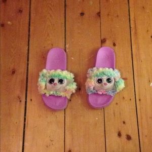 Puppy flip flops needs wash